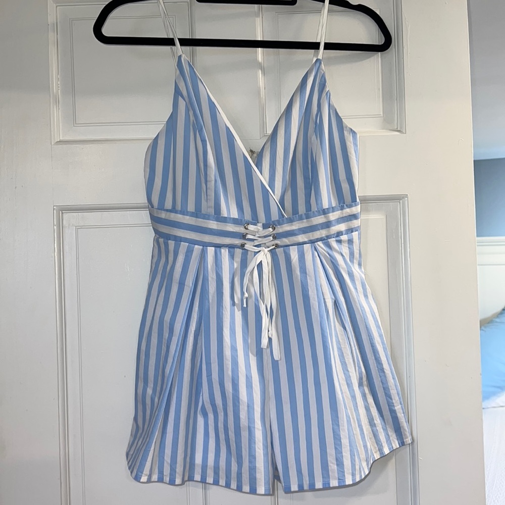 Woman’s romper size M